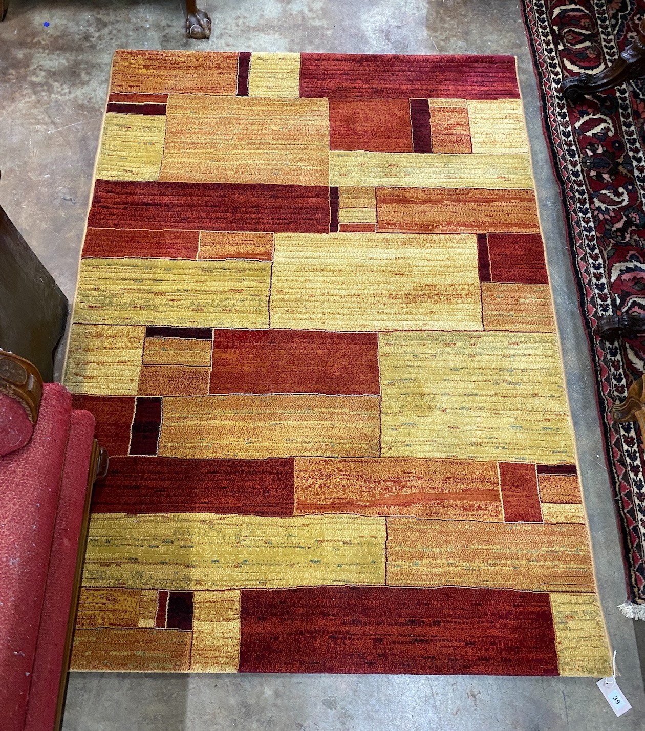 A contemporary rug 168cm x 120cm